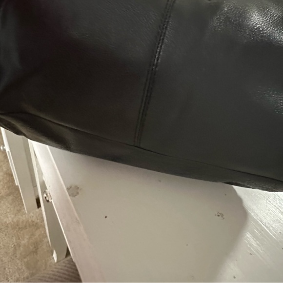 Coach Black Leather Shoulder Bag with Pebbled Texture - Picture 10 of 14